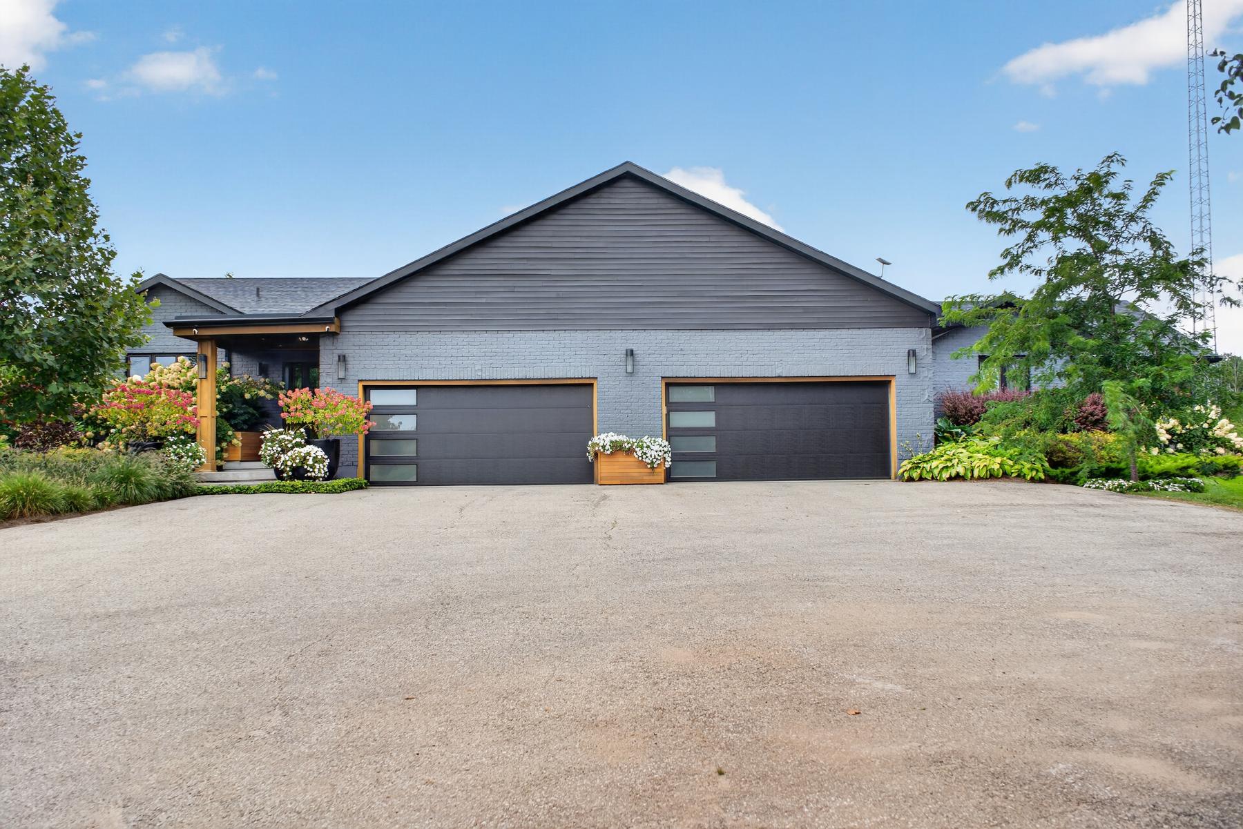 The front elevation: the garage and the drive